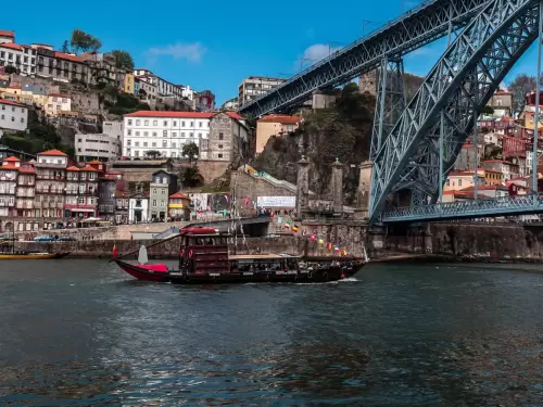 Walking Tour with Lunch, Boat Ride & Wine Tasting (Full Day)